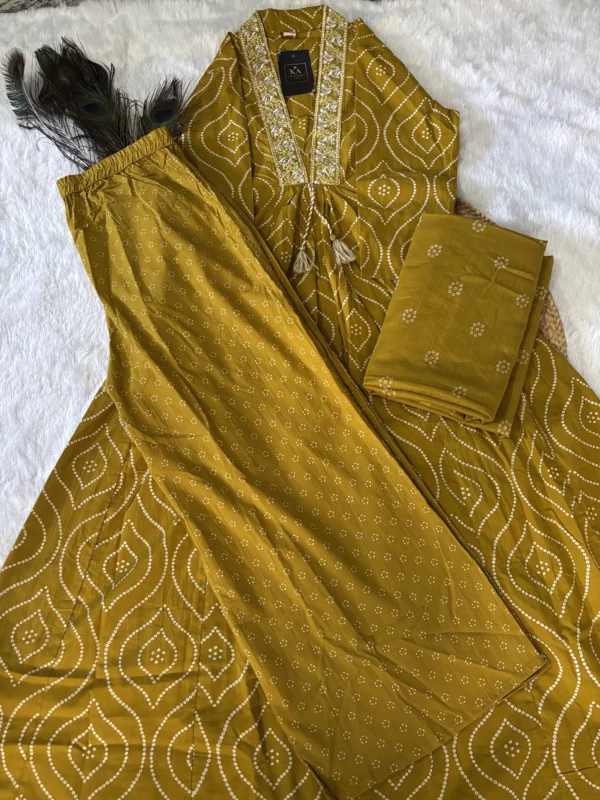 Mustard yellow Pure Cotton Set with High V-Neck Thread Work - Image 4