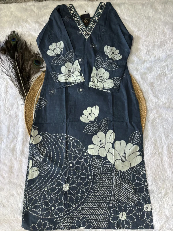 Peacock Blue Lightweight Linen Kurta Set with Wool & Glass Work - Image 4