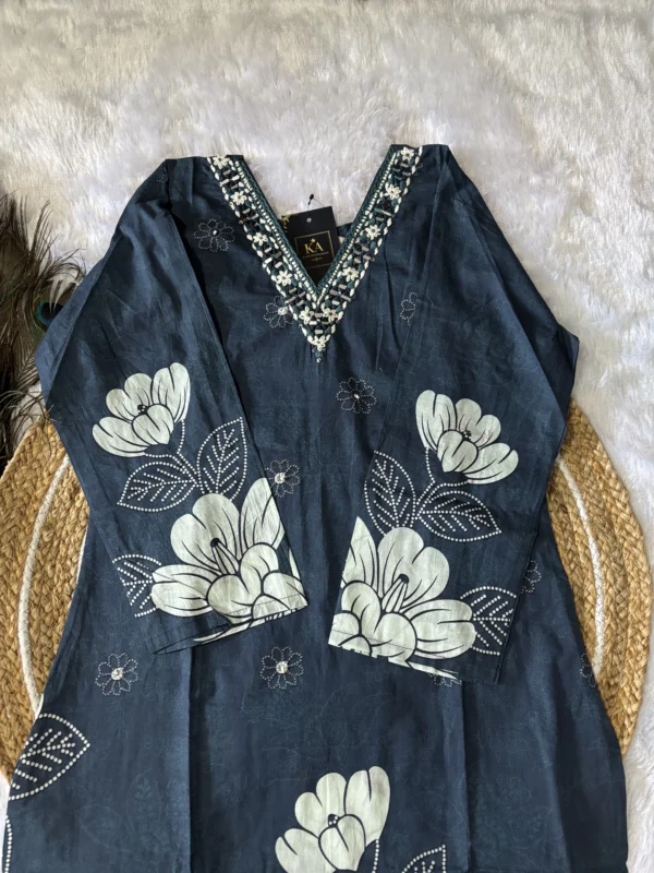 Peacock Blue Lightweight Linen Kurta Set with Wool & Glass Work - Image 3
