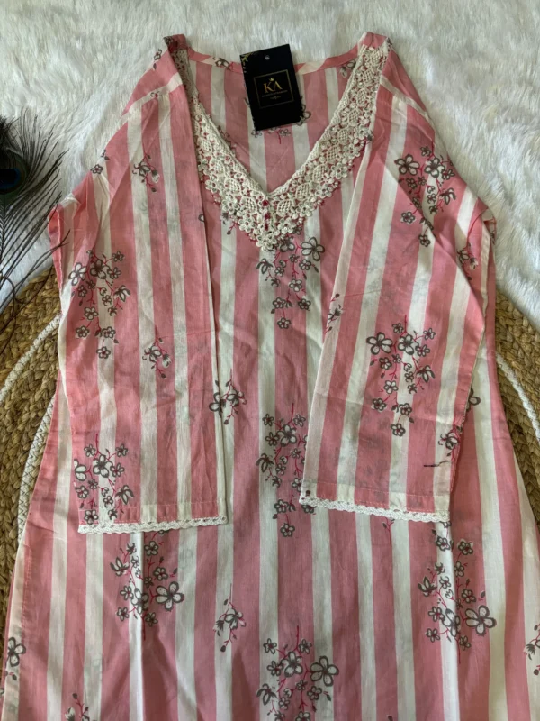 Pink Pure Cotton Straight Kurta Set with Handwork and Lace on V Neck - Image 3