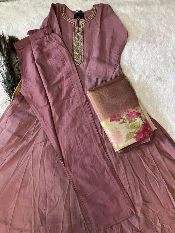 Light Lavender Solid Silk Umbrella Kurta Set with Neck Work - Image 5