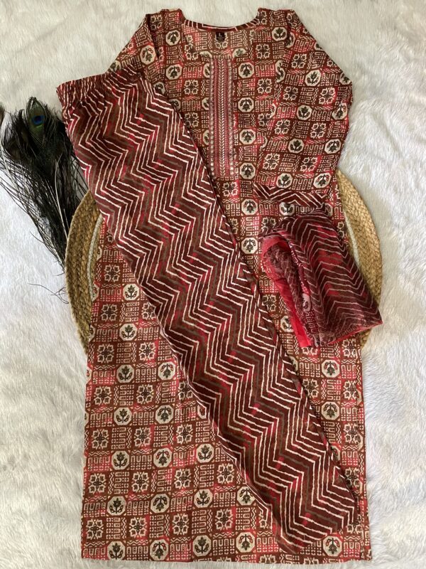 Maroon Red Pure Cotton Straight Kurta Set with Chinnon Dupatta - Image 4